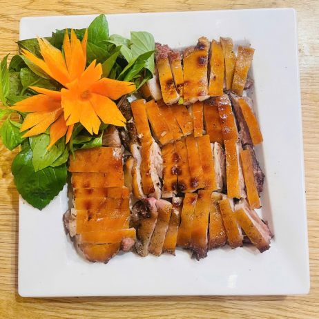 Heo sữa quay giòn bì 